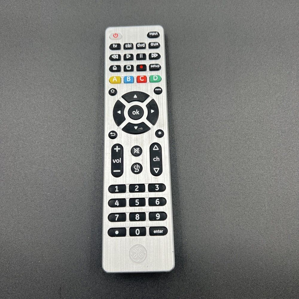 GE‎ Universal Remote Control  33709 CL4 1735 Black and Silver Color